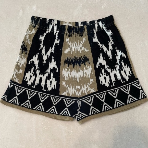 Urban Outfitters Shorts - Picture 1 of 3